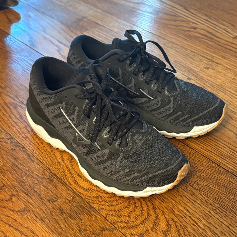 Mizuno wave sky 4 black running shoe Wave Knit